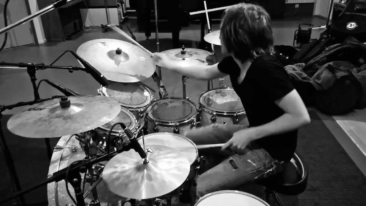 Video: DIRTY LOOPS - Hit Me